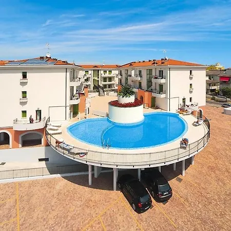 In Near Tennis Court Apartament *