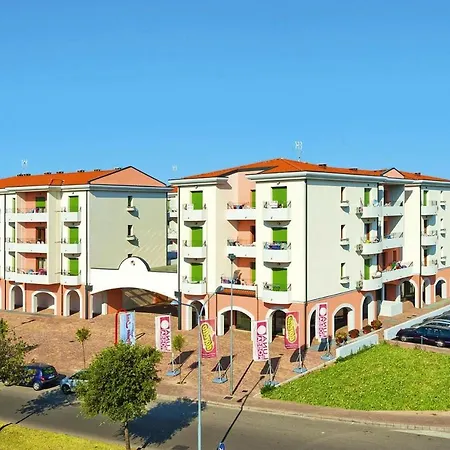 In Near Tennis Court Apartament